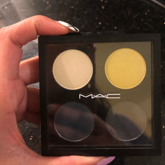 Mac Eyeshadow Pallet Quad - Picture 2 of 2
